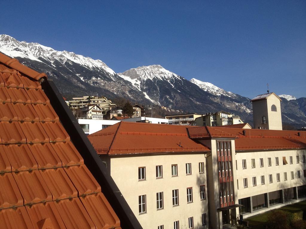 Riedz Apartments Innsbruck- Zentrales Apartmenthaus Mit Gruener Oase Bagian luar foto